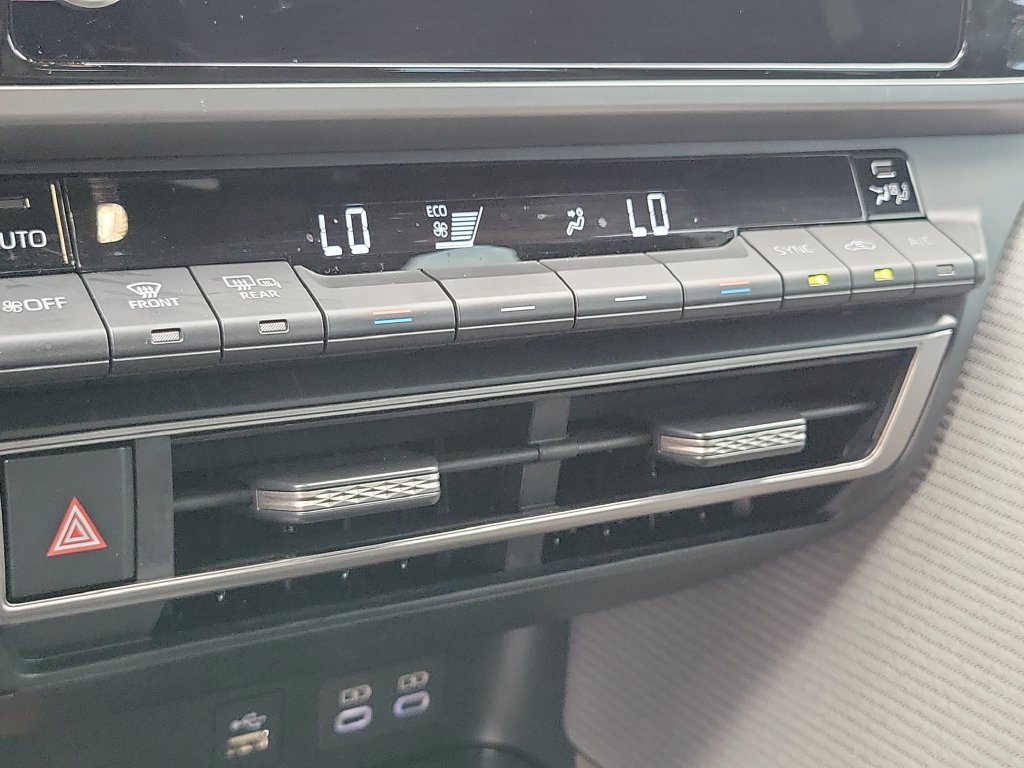 Used 2026 Toyota Camry SE FWD image 35