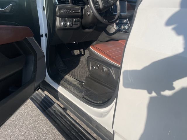 Used 2023 GMC Yukon Denali Ultimate image 8