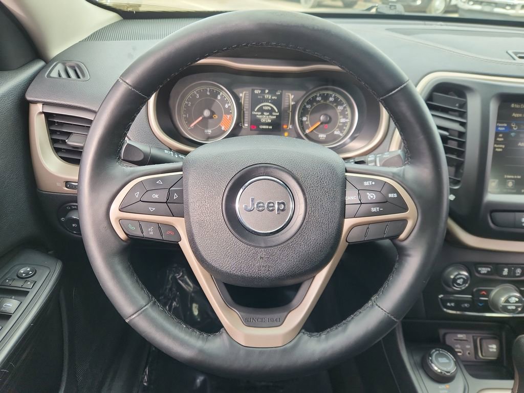 Used 2015 Jeep Cherokee Latitude w/ Comfort/Convenience Group AWD/4WD image 15