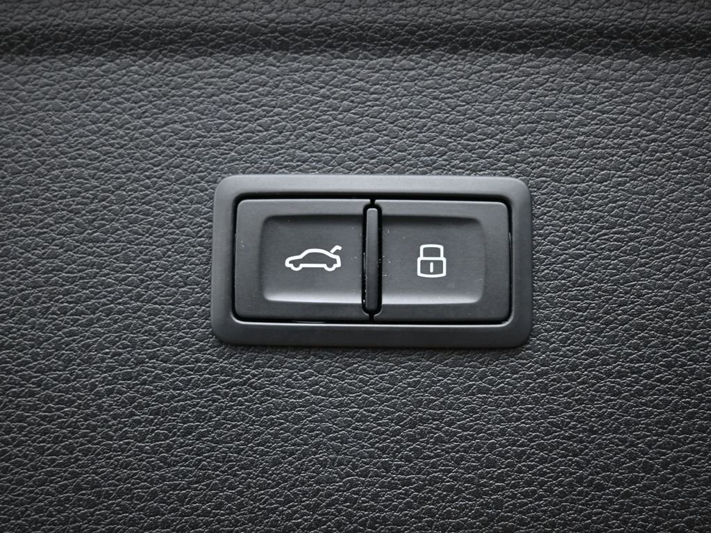 Used 2023 Audi Q5 2.0T Prestige w/ Prestige Package image 17