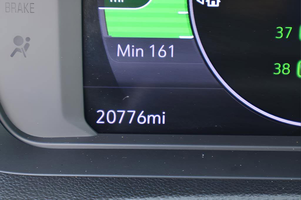 Used 2023 Chevrolet Bolt EUV LT w/ Driver Confidence Package FWD image 2