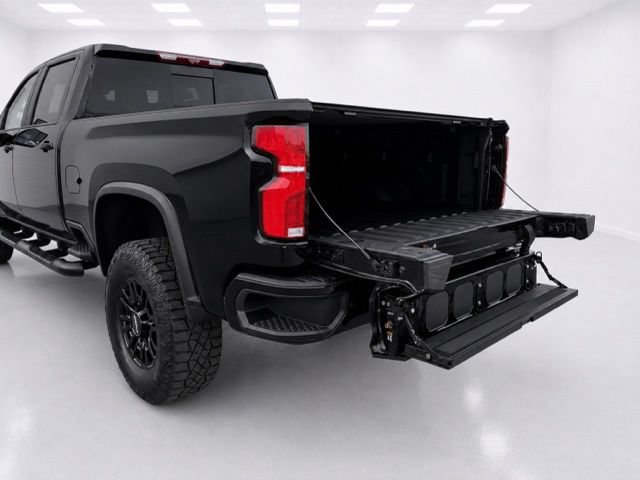 Used 2024 Chevrolet Silverado 2500 ZR2 w/ Technology Package AWD/4WD image 13