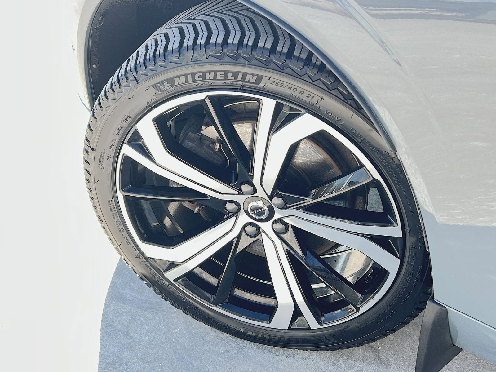 Certified 2023 Volvo XC60 B6 Ultimate w/ Climate Package image 12