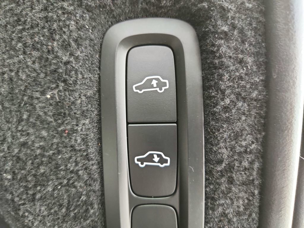 Used 2017 Volvo XC90 T8 Excellence image 36