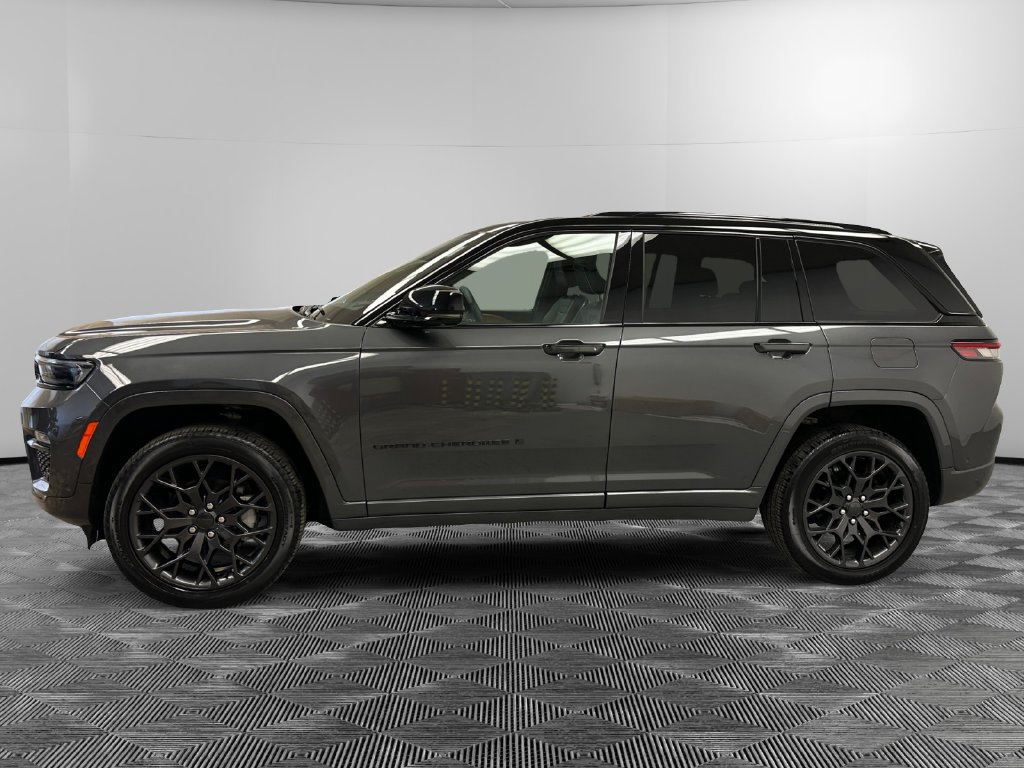 Used 2025 Jeep Grand Cherokee Summit w/ Adv Protech Group IV AWD/4WD image 2