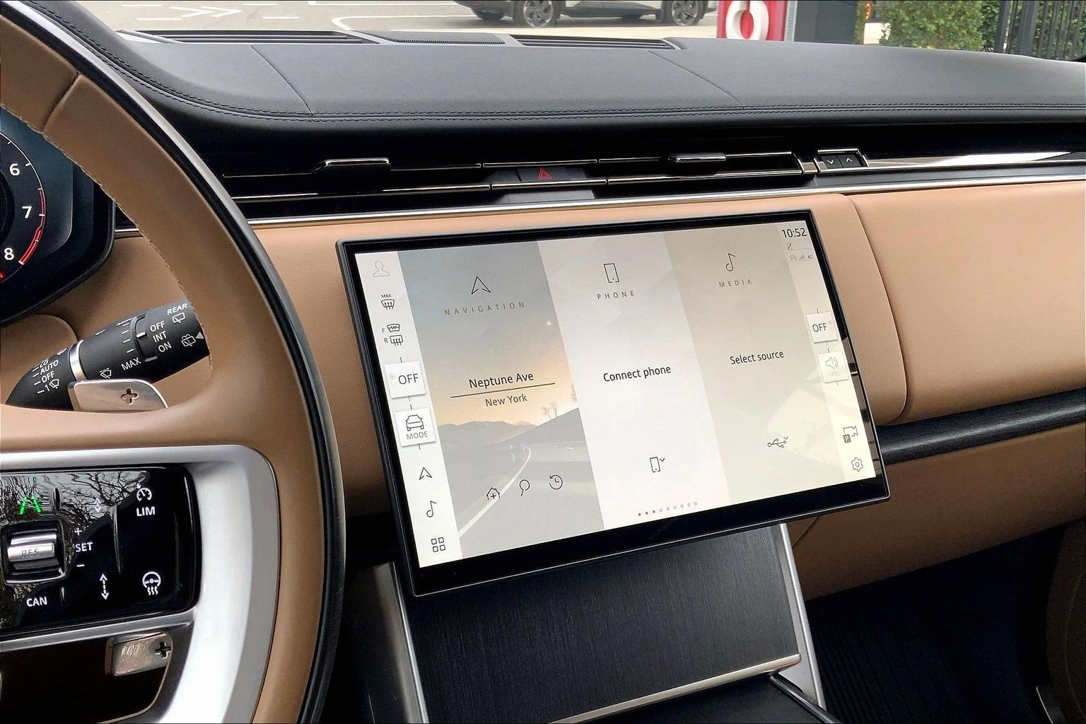 Used 2025 Land Rover Range Rover Long Wheelbase SE image 6