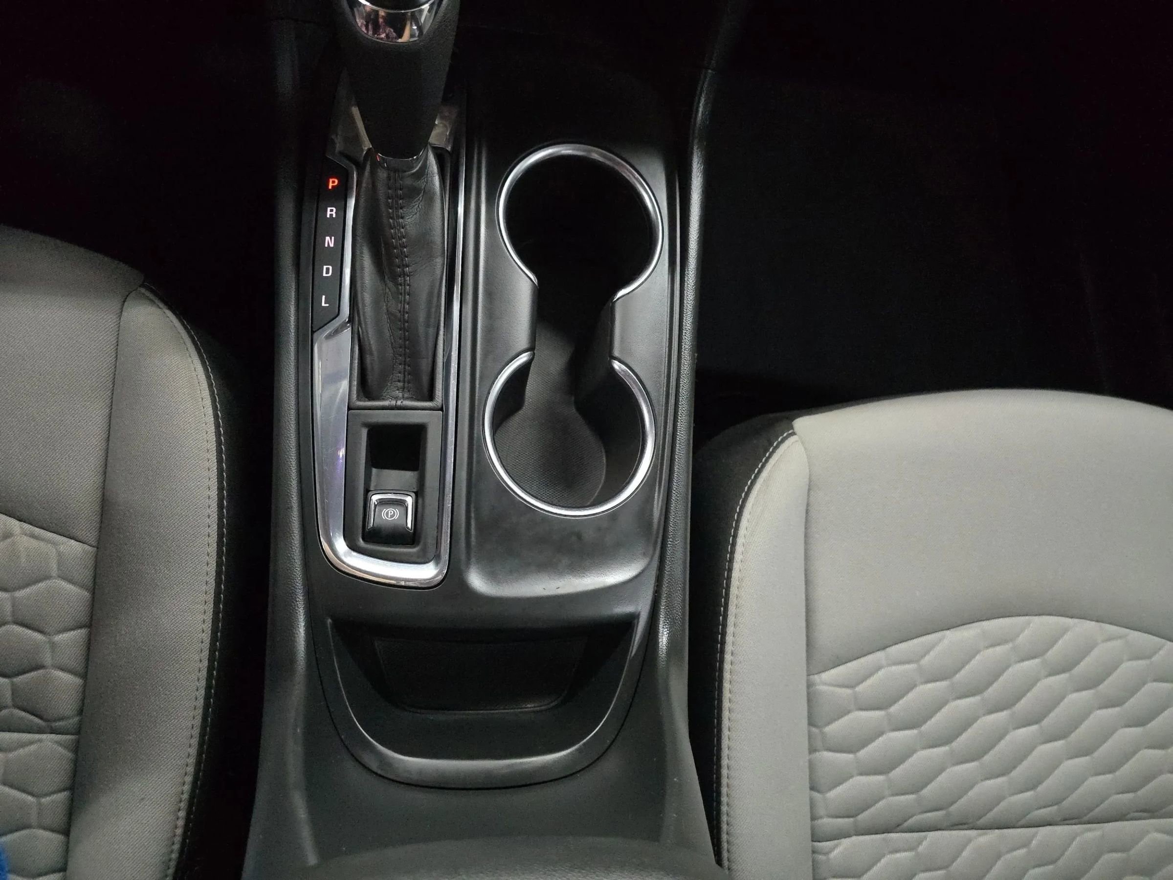 Used 2021 Chevrolet Equinox LS image 32