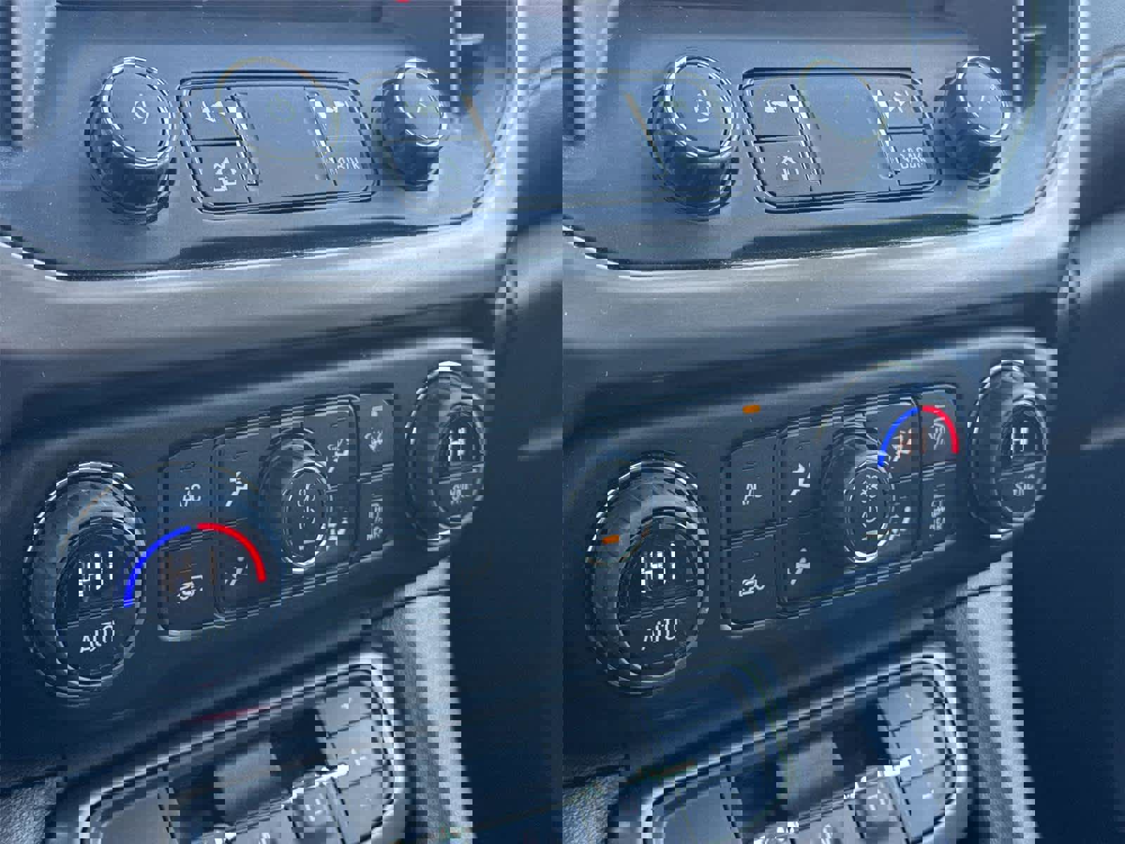 Used 2023 GMC Acadia AT4 w/ Preferred Package image 20