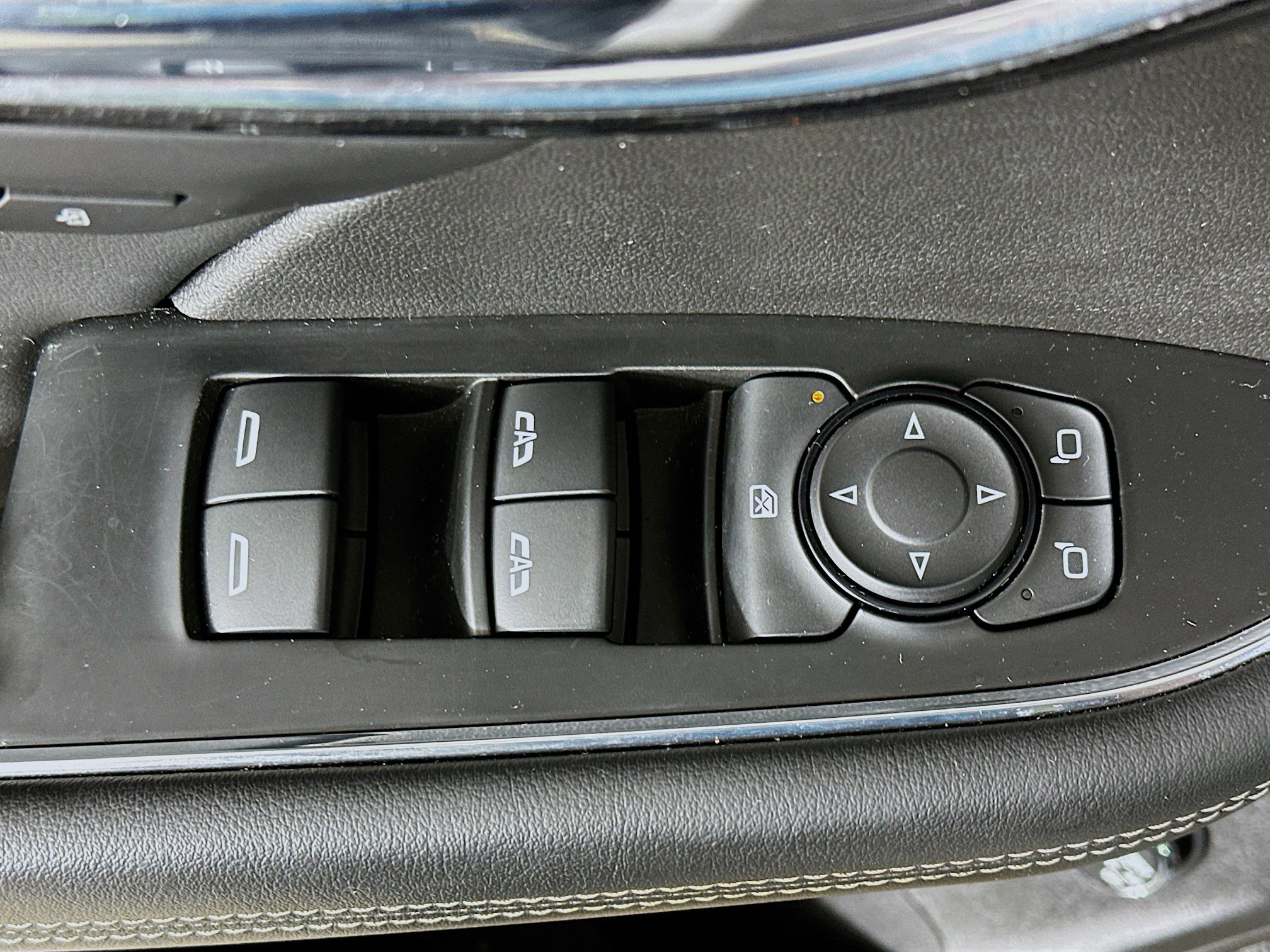 Used 2023 Buick Envision Essence w/ Sport Touring Package image 15