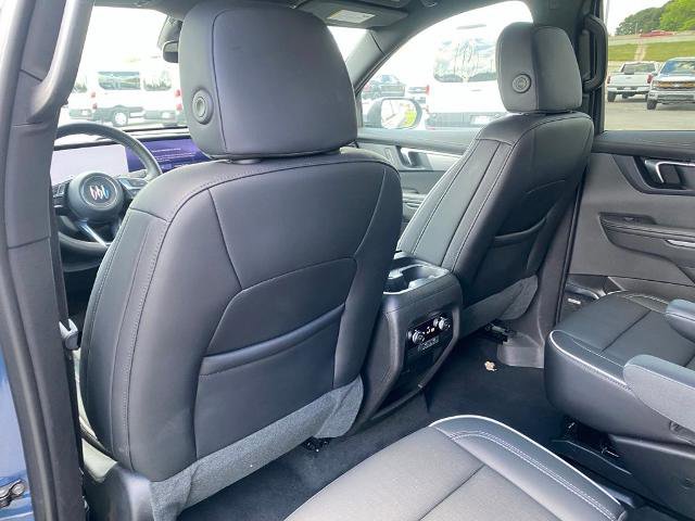 Used 2025 Buick Enclave Preferred FWD image 28