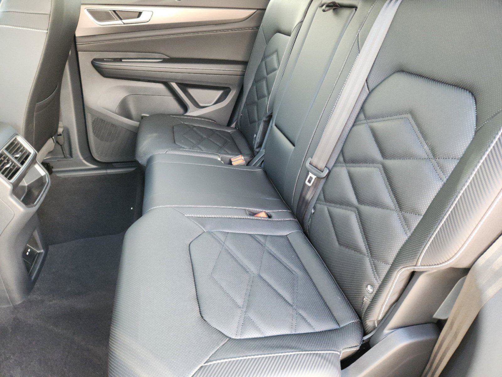 New 2025 Volkswagen Atlas Cross Sport SE image 12