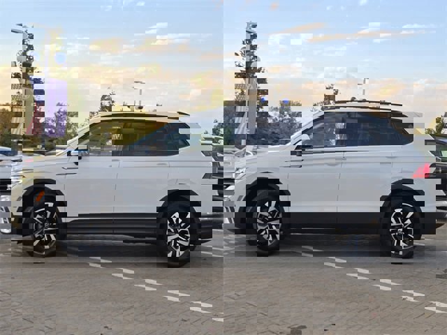 Used 2024 Volkswagen Tiguan S image 17