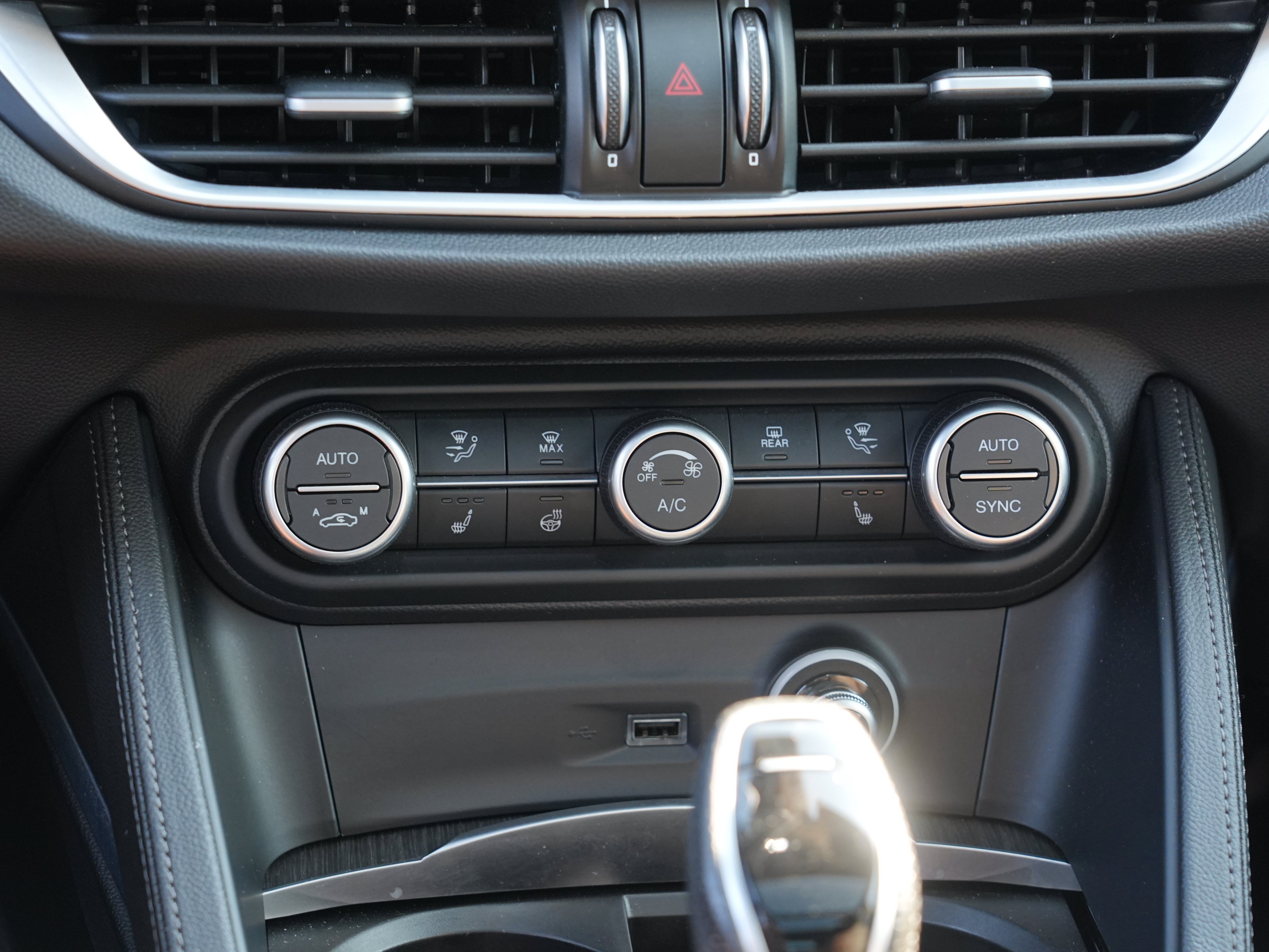 Used 2023 Alfa Romeo Stelvio Ti AWD/4WD image 24