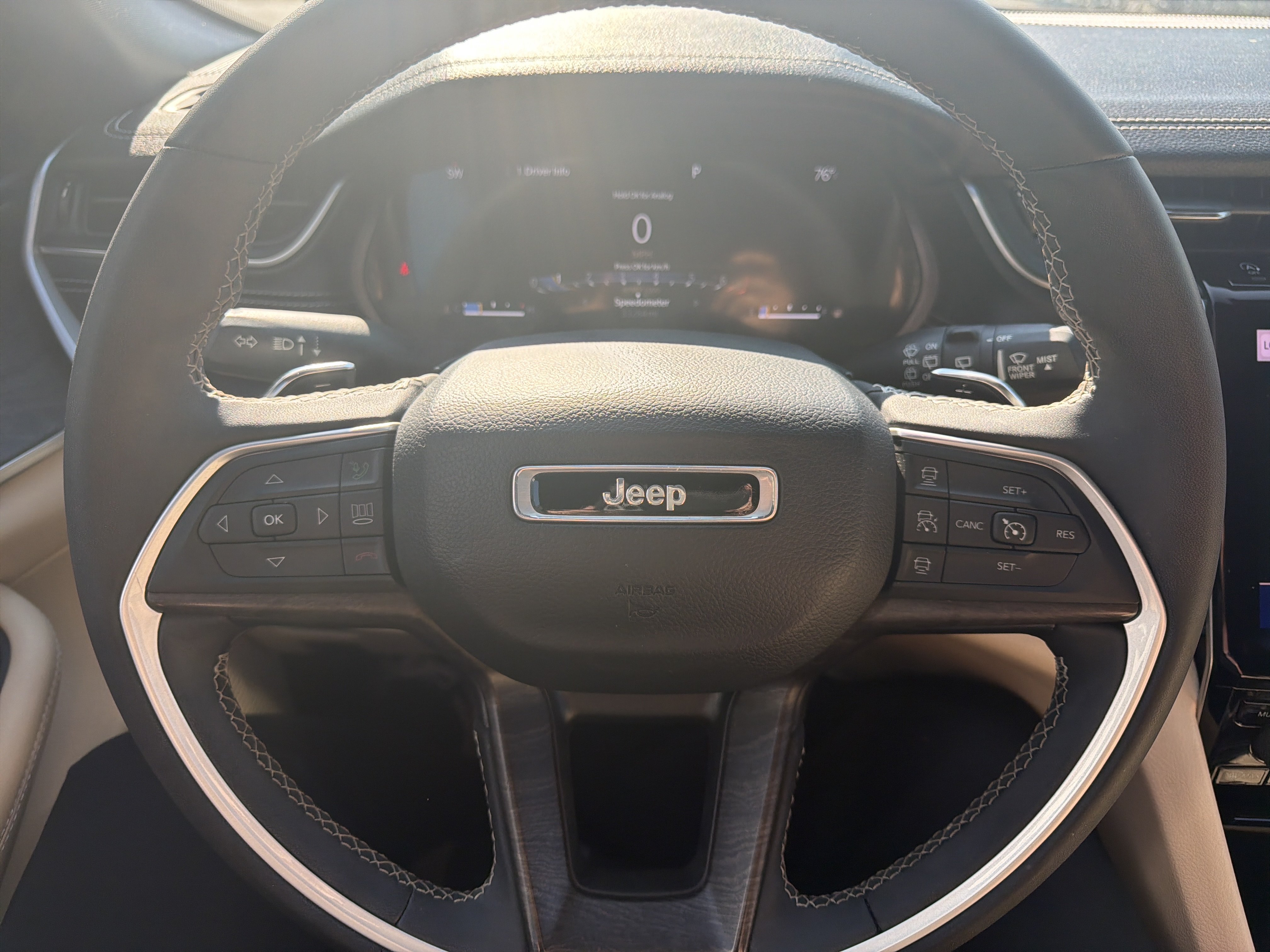 Used 2023 Jeep Grand Cherokee L Limited AWD/4WD image 18