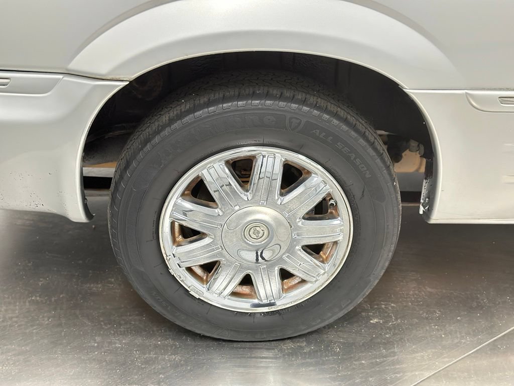 Used 2005 Chrysler Town & Country Limited FWD image 27
