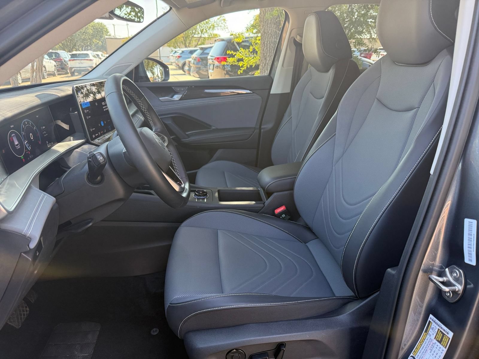 Used 2026 Volkswagen Tiguan SE AWD/4WD image 28