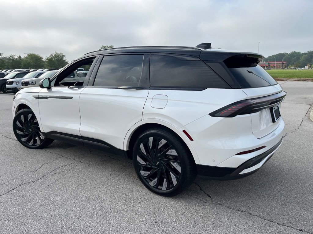 Used 2024 Lincoln Nautilus Reserve w/ Equipment Group 202A image 3
