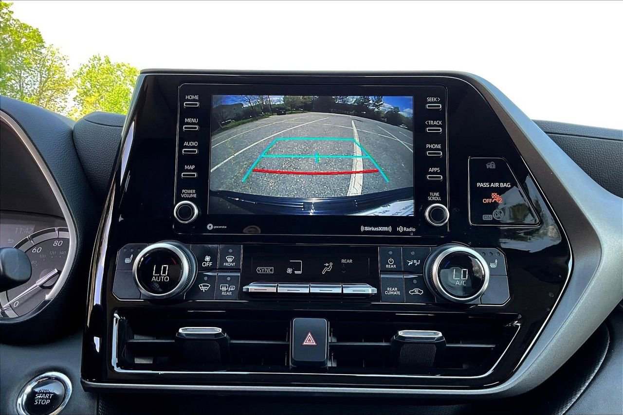Used 2022 Toyota Highlander XLE image 13