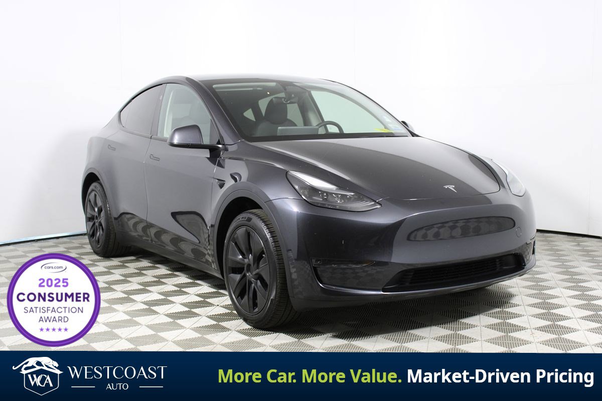 Used 2025 Tesla Model Y Long Range RWD image 1