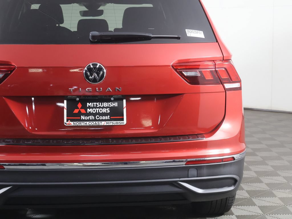 Used 2023 Volkswagen Tiguan SE w/ Panoramic Sunroof Package FWD image 17