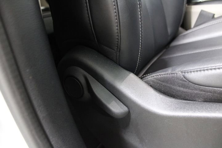 Used 2024 Chrysler Pacifica Touring-L image 41