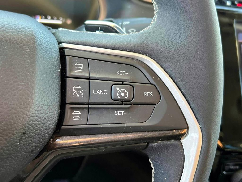 Certified 2023 Jeep Grand Cherokee Laredo w/ Luxury Tech Group I image 22