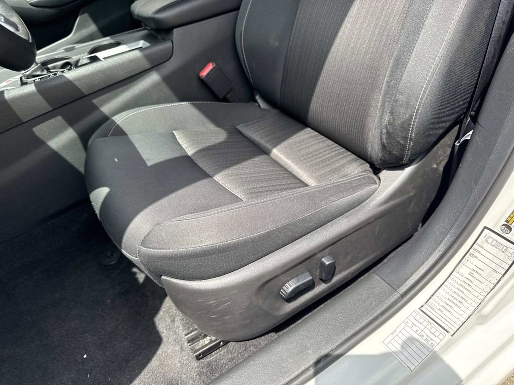 Used 2025 Nissan Altima 2.5 SV FWD image 34