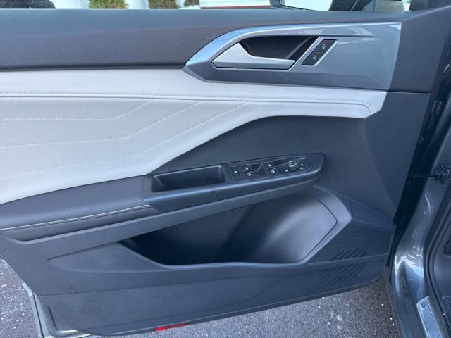 Certified 2025 Volkswagen Taos SEL w/ Black Wheel Plus Package image 10