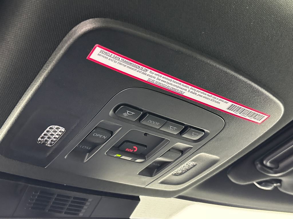 Used 2025 Toyota Camry SE w/ Convenience Package image 26