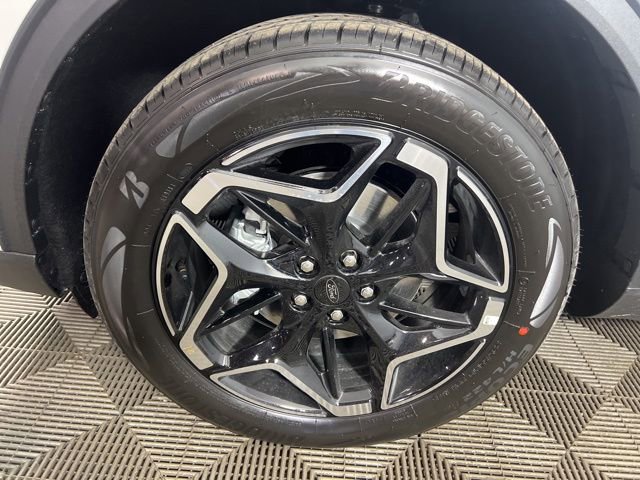 New 2026 Ford Escape Platinum w/ Premium Technology Package AWD/4WD image 8