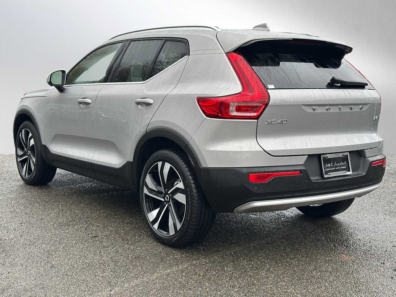 Used 2025 Volvo XC40 B5 Plus w/ Climate Package image 5
