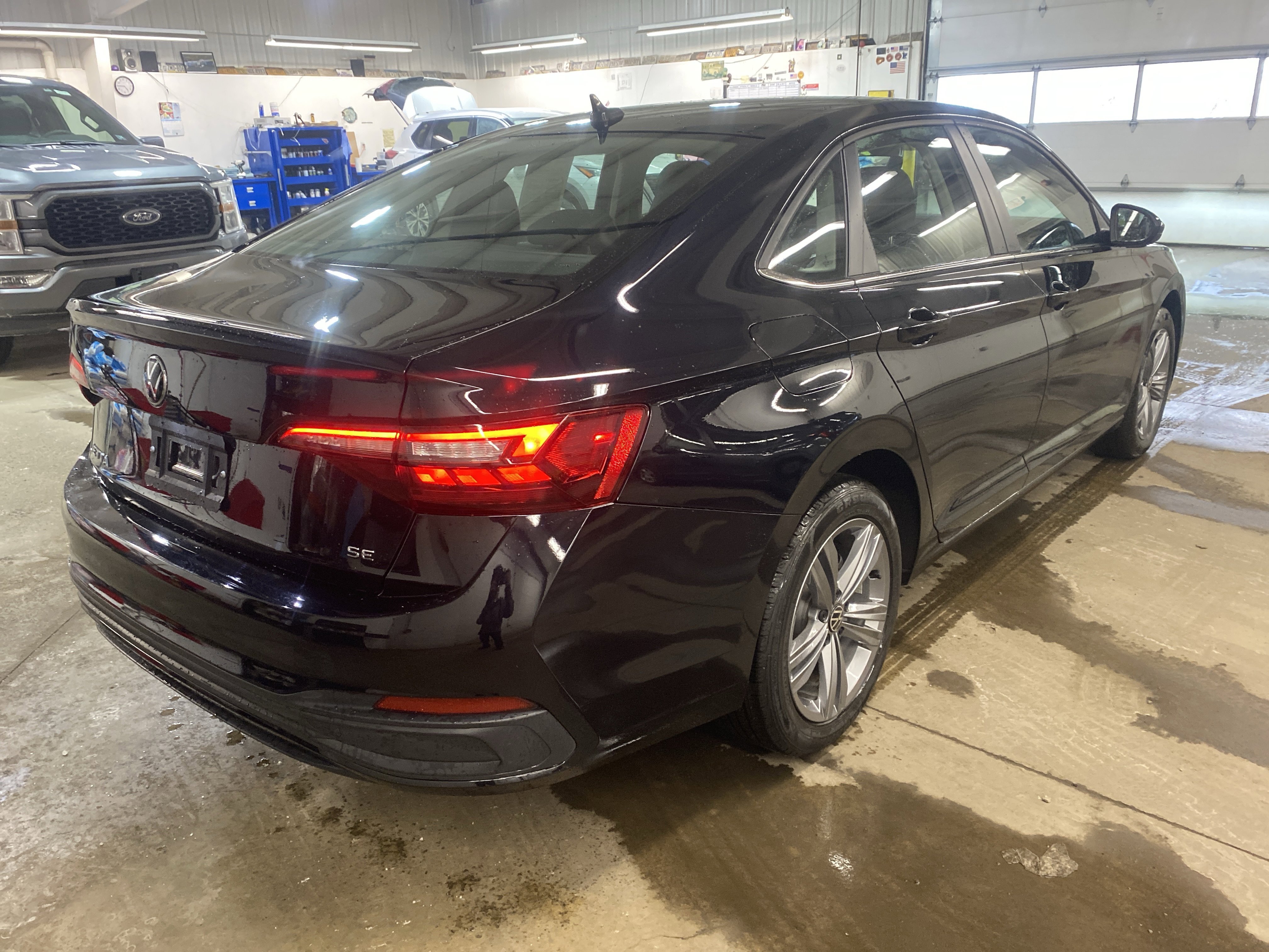 Used 2024 Volkswagen Jetta SE image 5