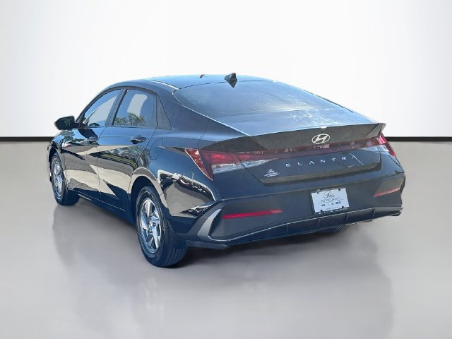New 2026 Hyundai Elantra SE FWD image 5