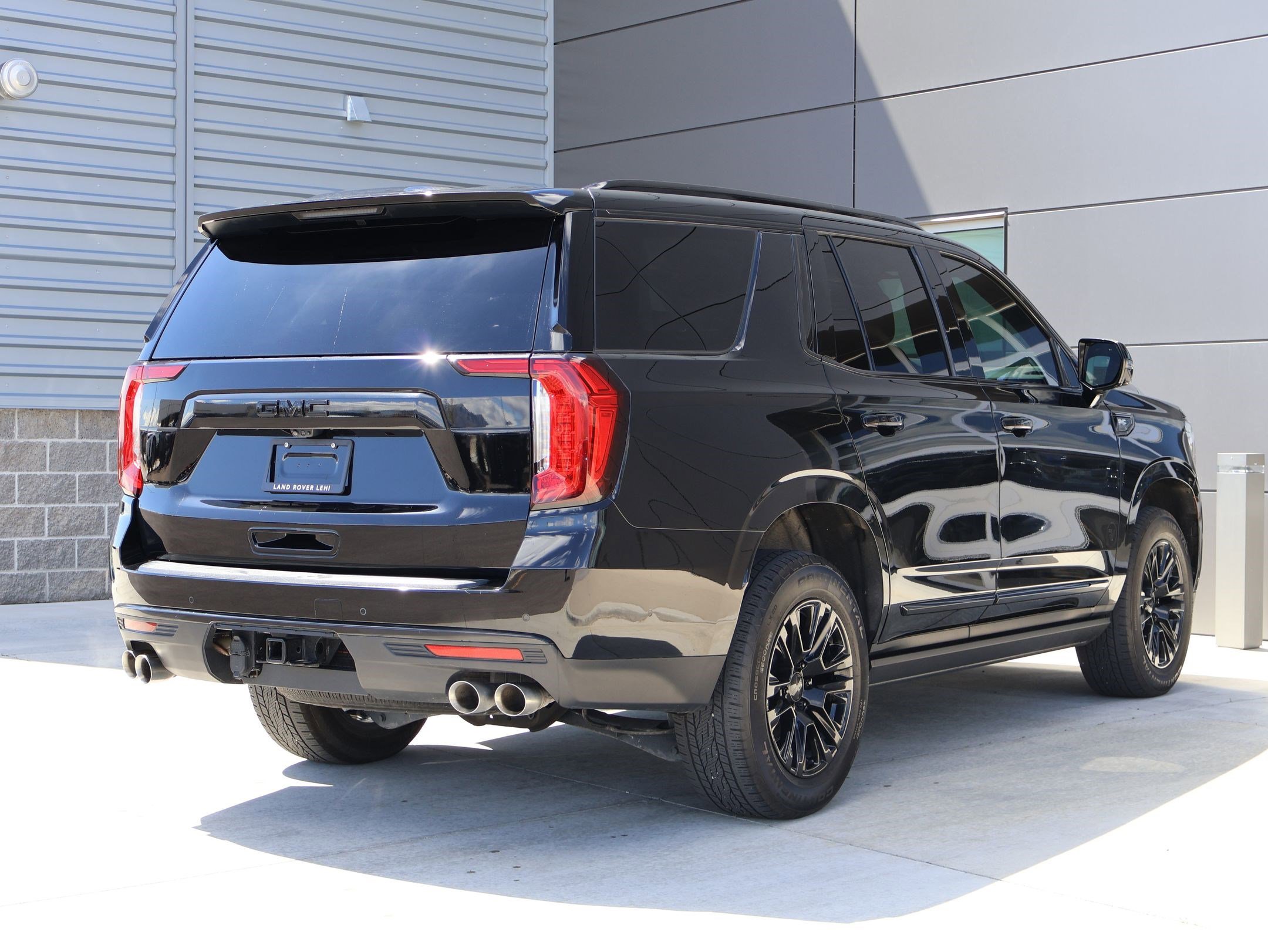 Used 2024 GMC Yukon Denali w/ Advanced Technology Package AWD/4WD image 5