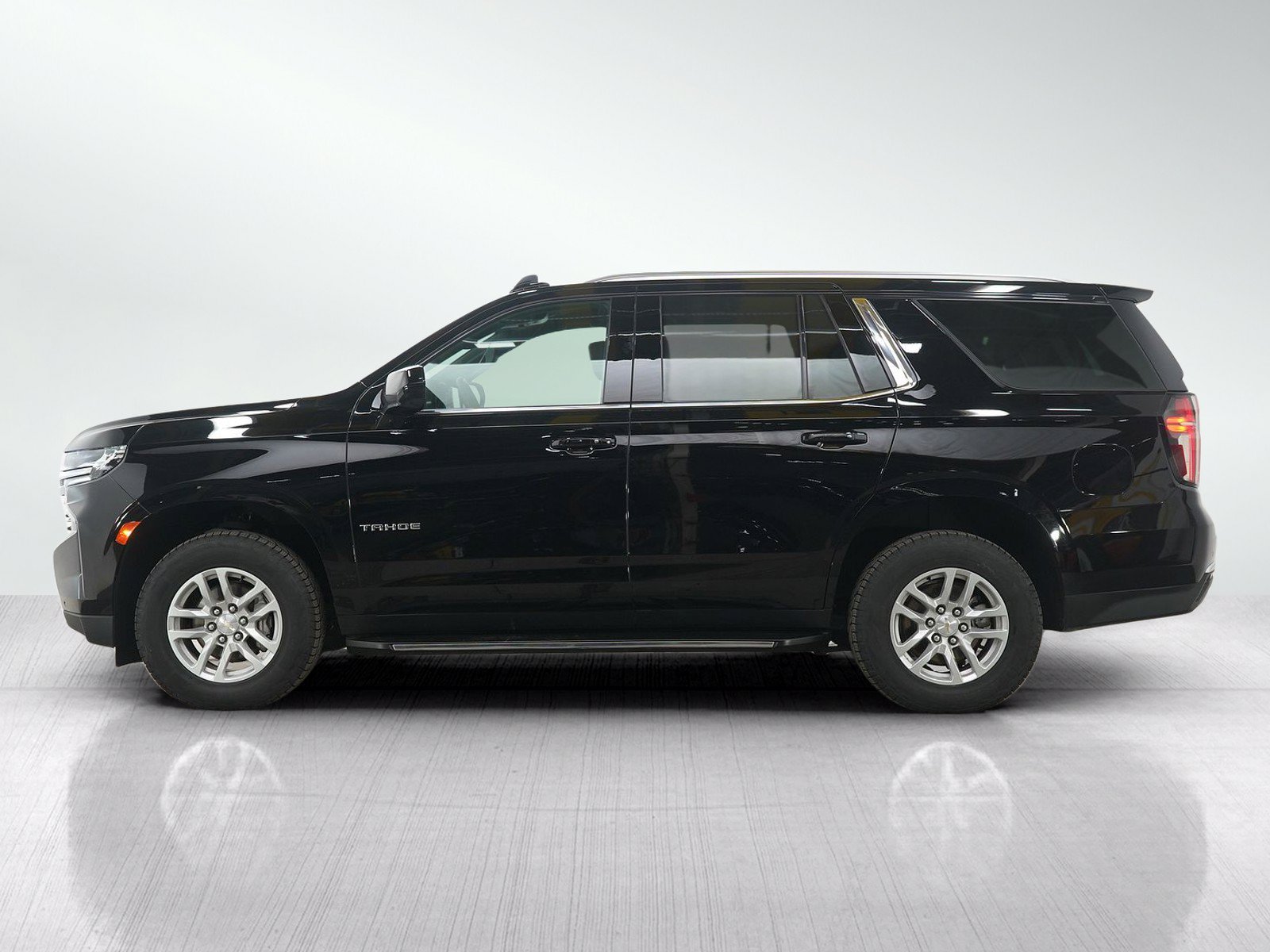 Used 2023 Chevrolet Tahoe LT AWD/4WD image 3