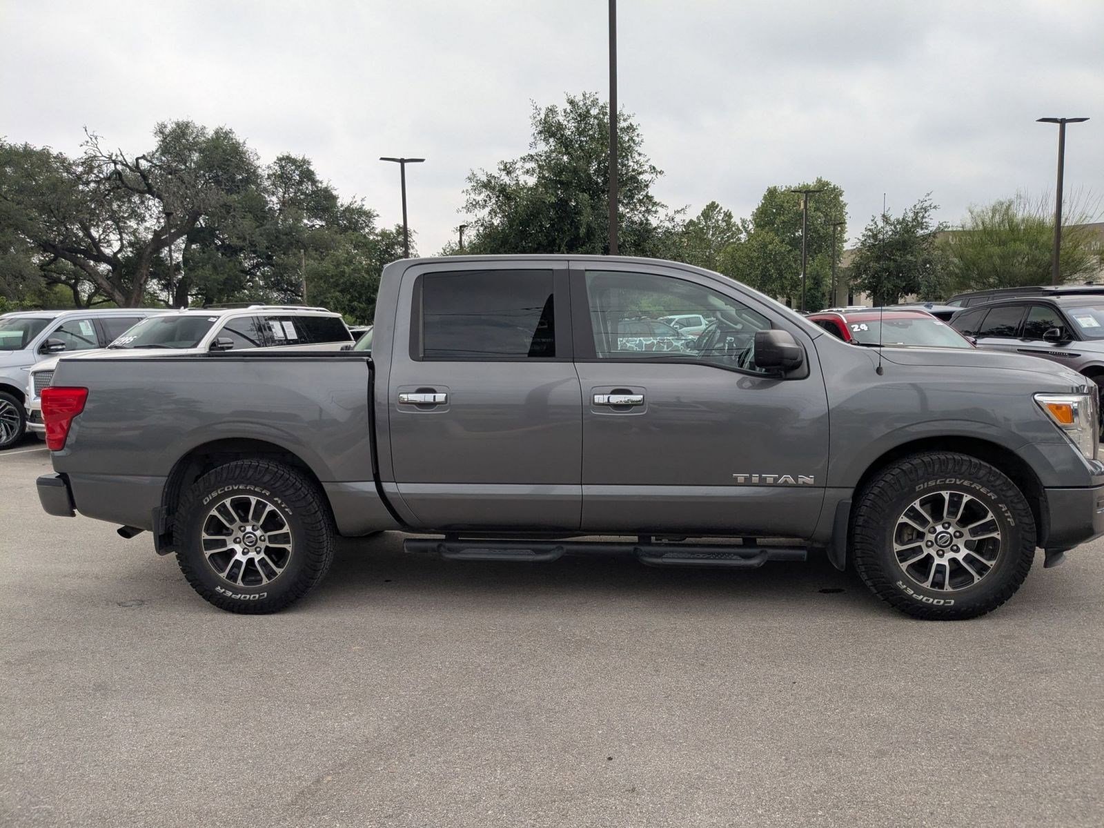 Used 2021 Nissan Titan SV w/ Accessory Utility Package RWD image 2