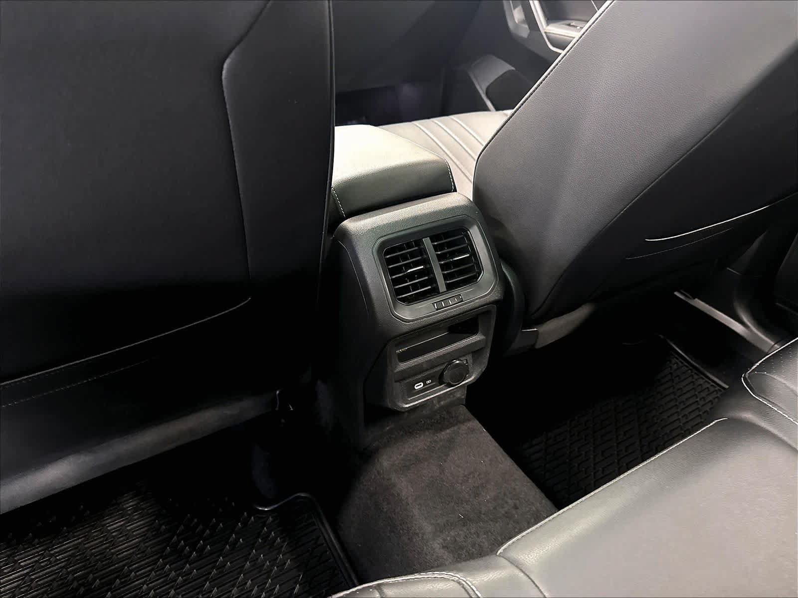 Used 2023 Volkswagen Tiguan SE R-Line FWD image 13