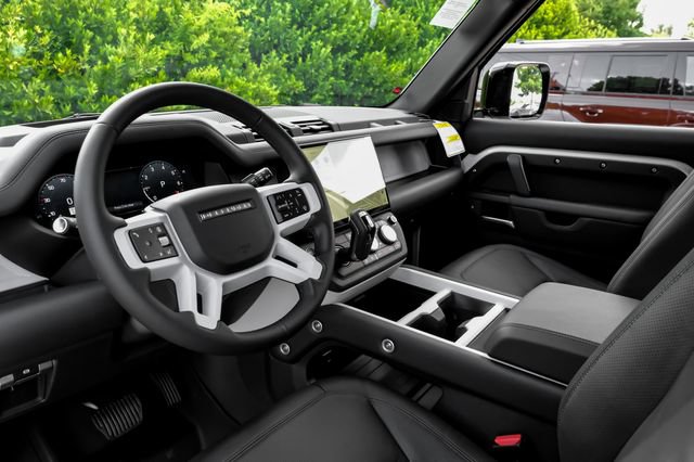 New 2026 Land Rover Defender 110 X-Dynamic SE AWD/4WD image 2
