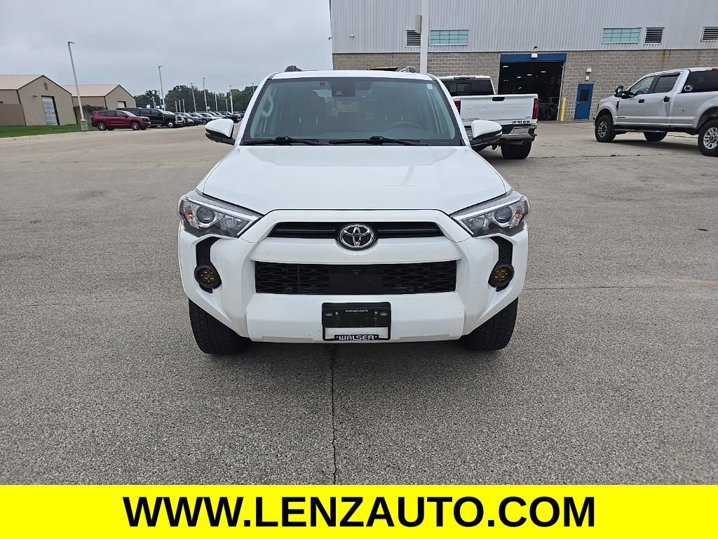 Used 2022 Toyota 4Runner SR5 Premium w/ Moonroof Package AWD/4WD image 2