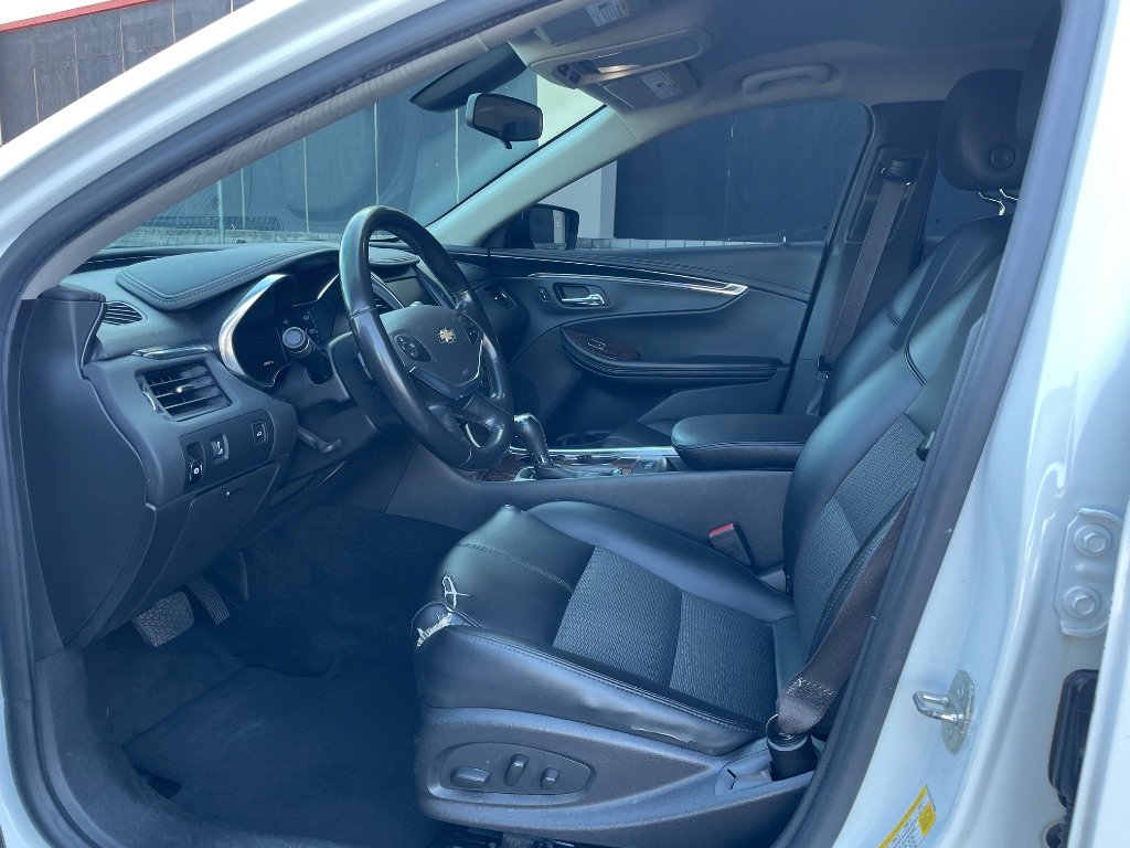 Used 2015 Chevrolet Impala LT FWD image 2
