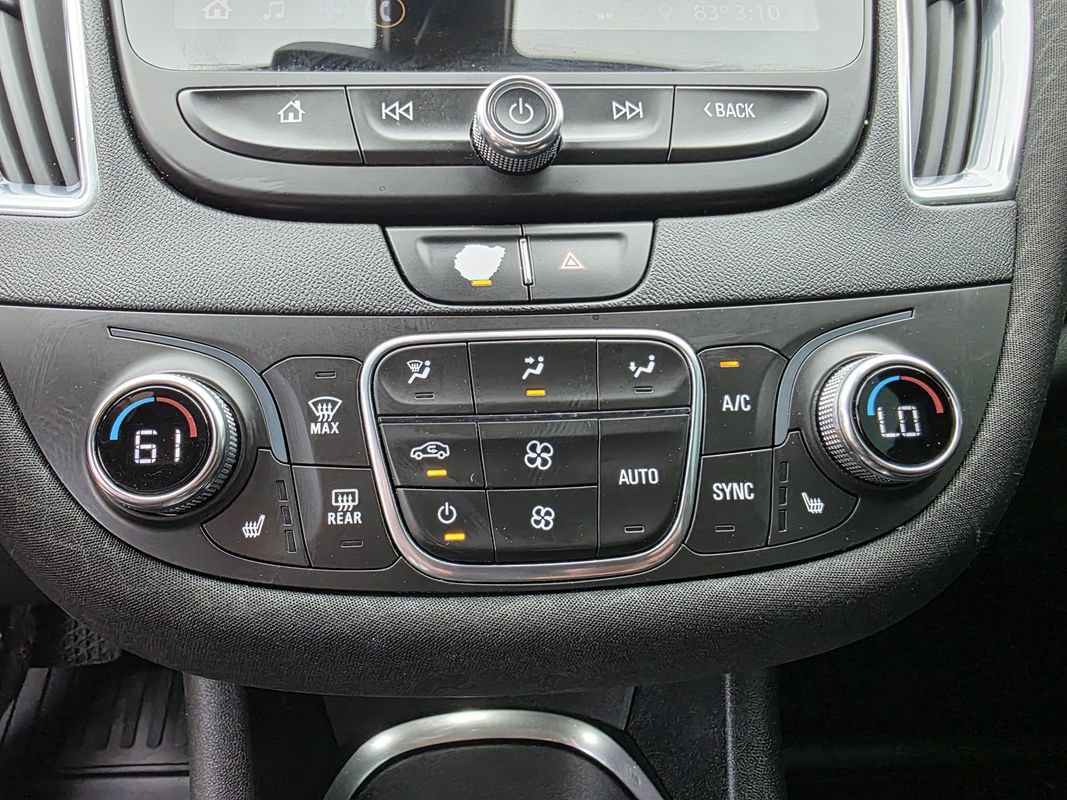 Used 2020 Chevrolet Malibu LT FWD image 25