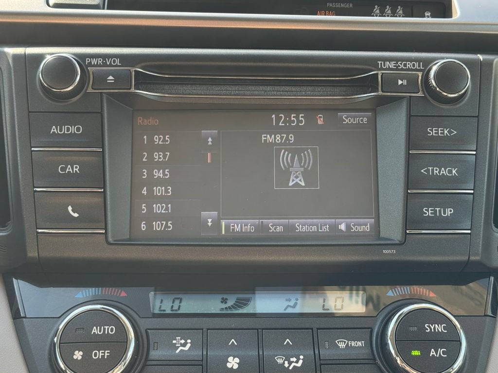 Used 2018 Toyota RAV4 LE AWD/4WD image 21
