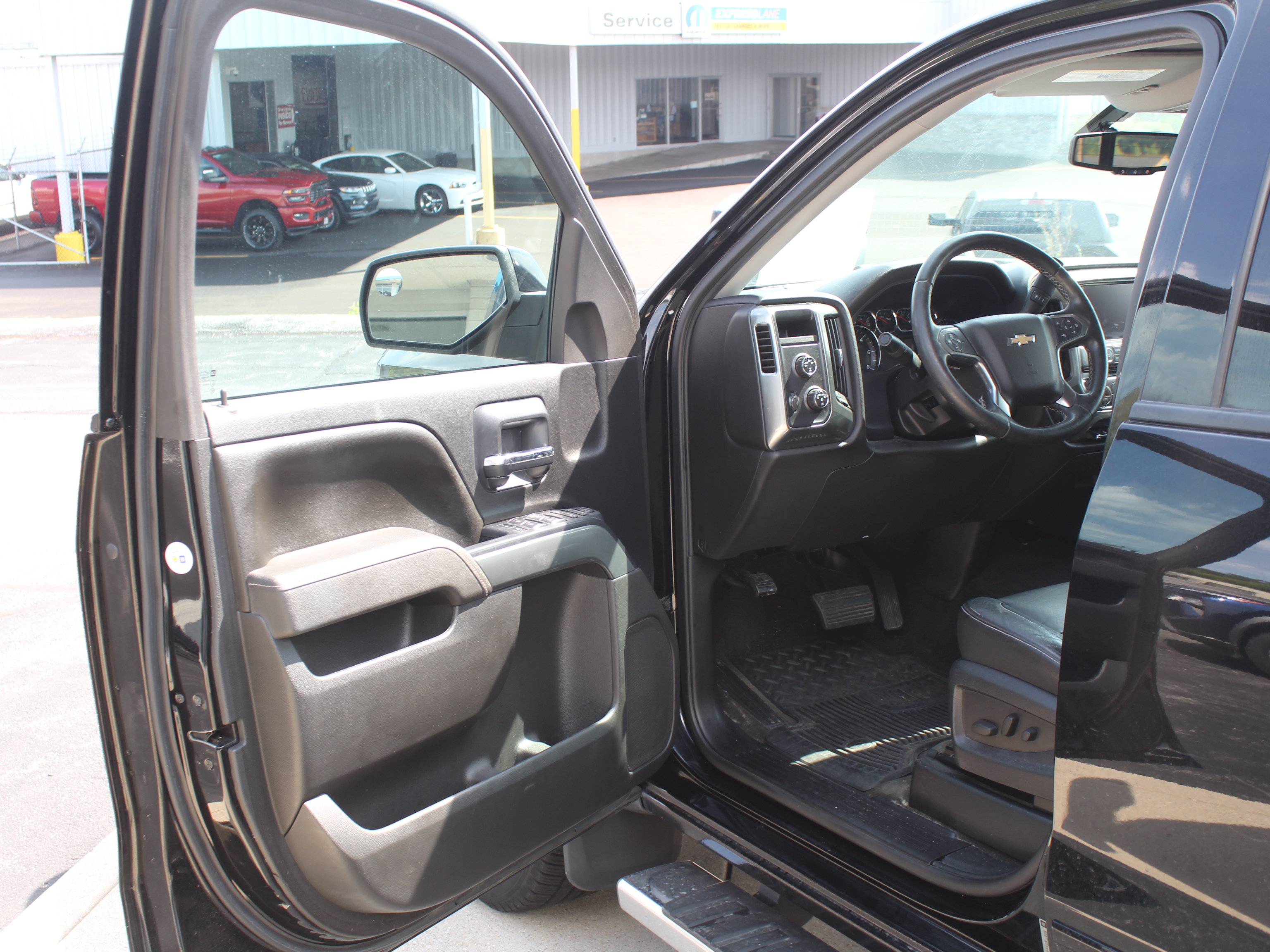 Used 2015 Chevrolet Silverado 1500 LT w/ LT Convenience Package AWD/4WD image 12