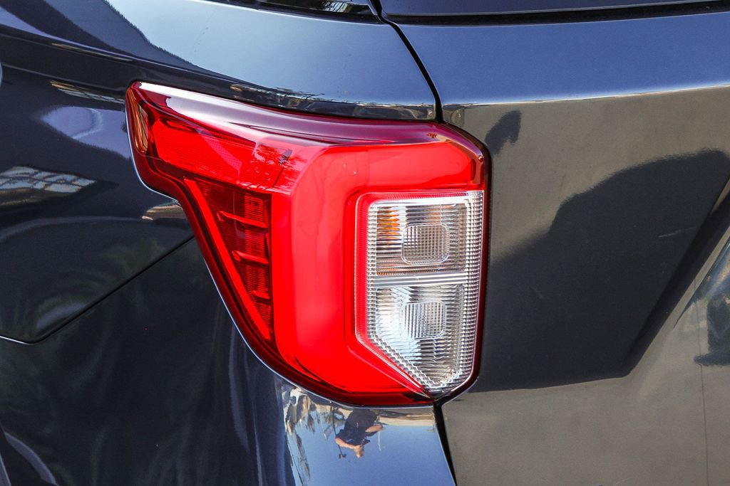 Used 2023 Ford Explorer XLT w/ Equipment Group 202A RWD image 11
