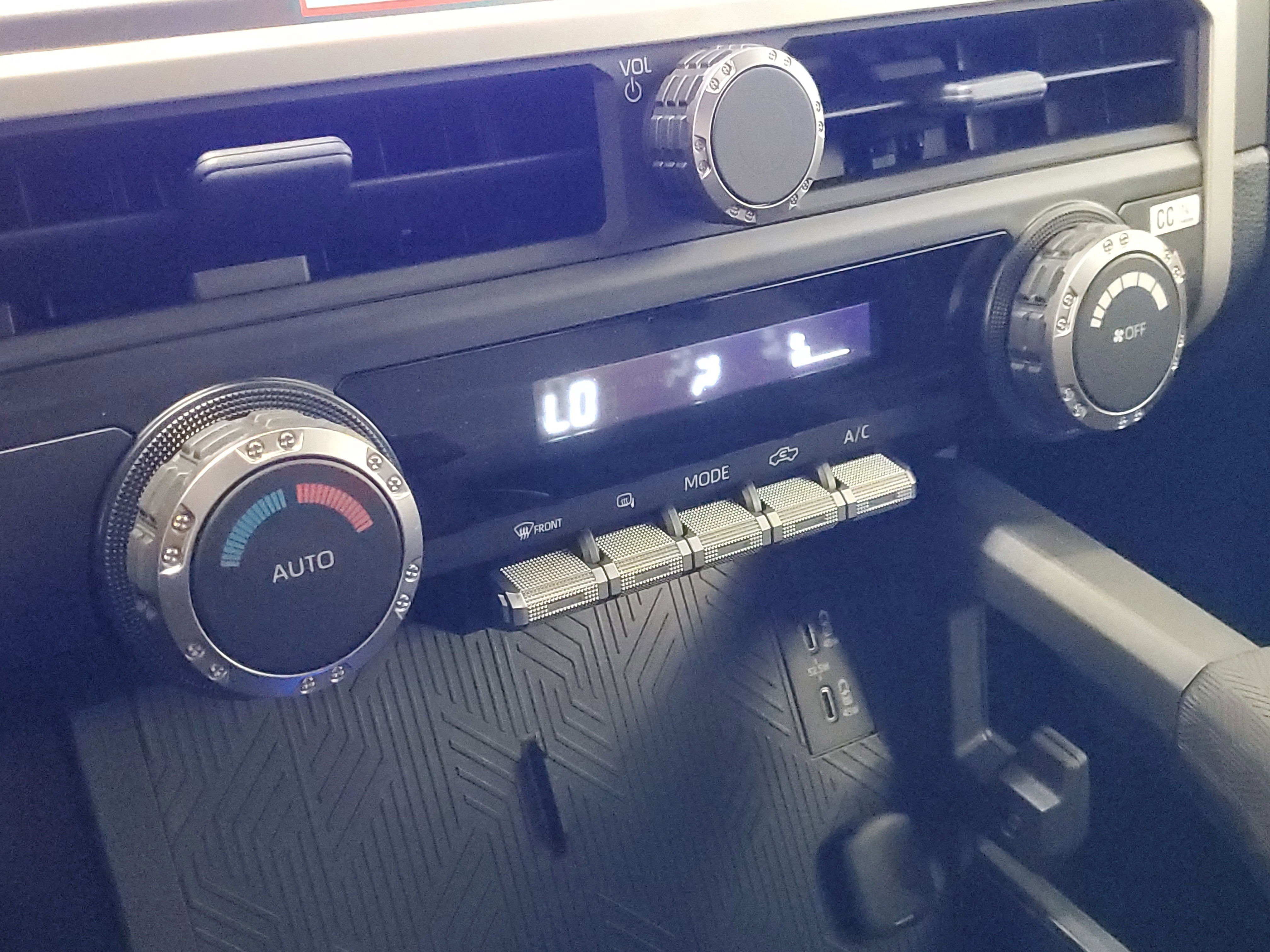 Used 2025 Toyota Tacoma TRD Sport image 30