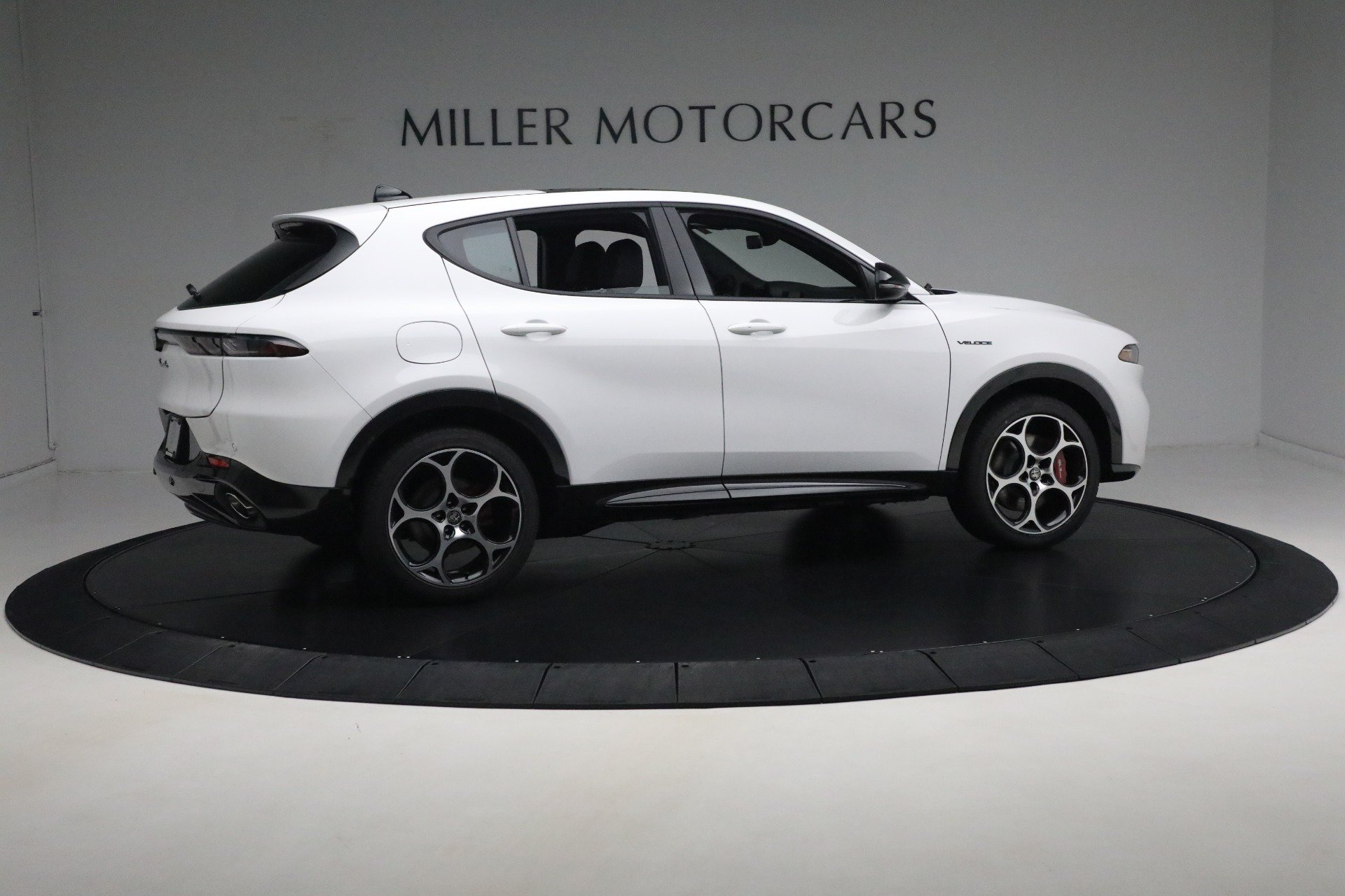 Used 2024 Alfa Romeo Tonale Veloce w/ Premium Interior Package AWD/4WD image 16