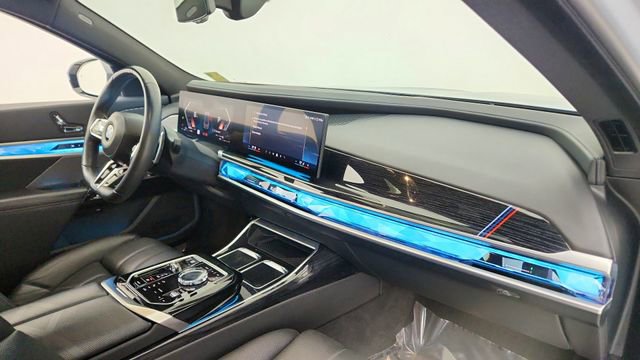 Used 2024 BMW 740i xDrive w/ Premium Package image 22