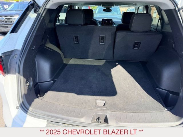 Used 2025 Chevrolet Blazer LT AWD/4WD image 12