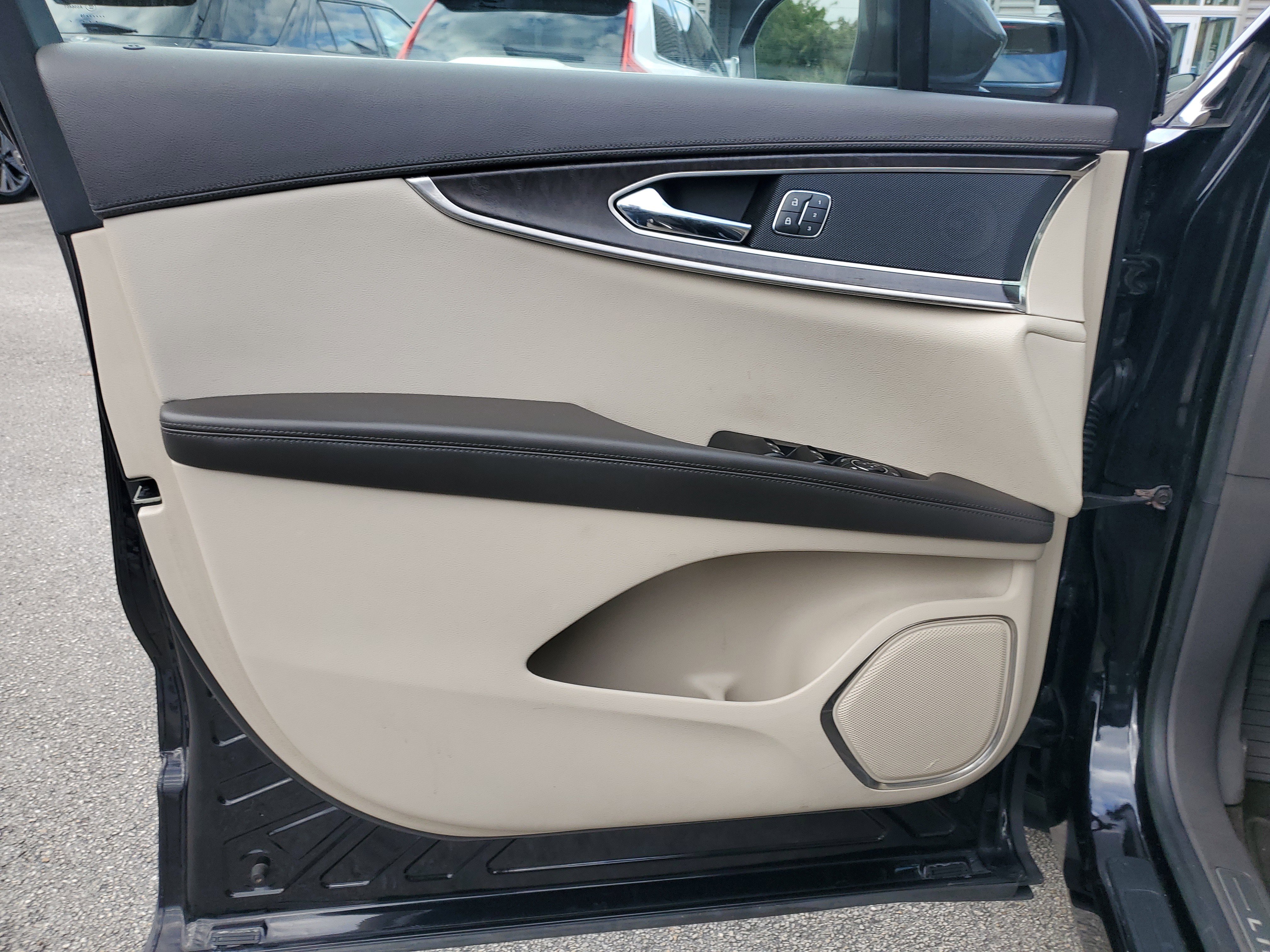 Used 2019 Lincoln Nautilus Select image 18