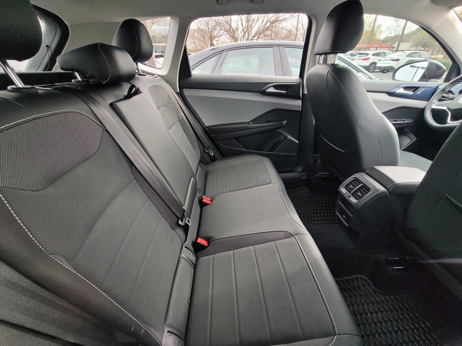 Certified 2022 Volkswagen Taos SE image 8